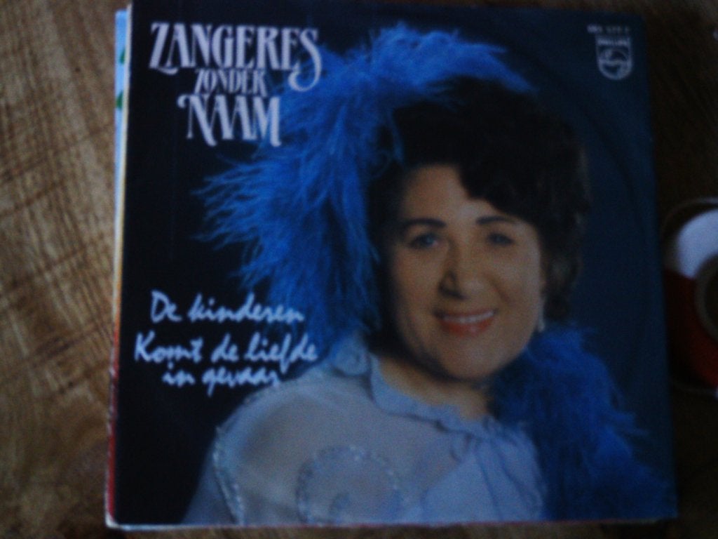 Zangeres Zonder Naam - De Kinderen   16s, 7 inch, Ophalen of Verzenden, Zo goed als nieuw, Beschermende buitenhoes