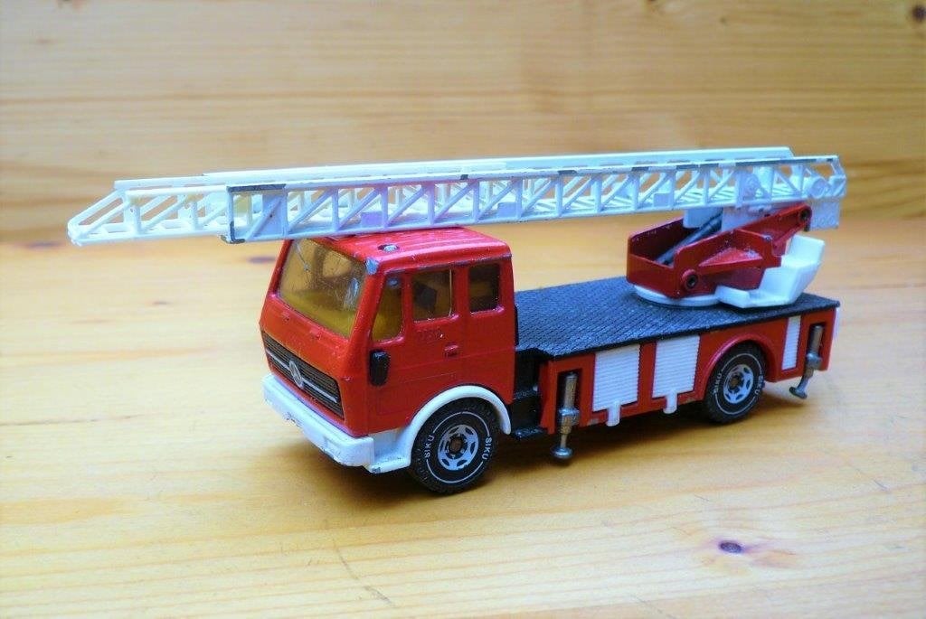 Siku germany 2819. Mercedes benz brandweer ladderwagen., Antiek en Kunst, Antiek | Speelgoed, Ophalen of Verzenden