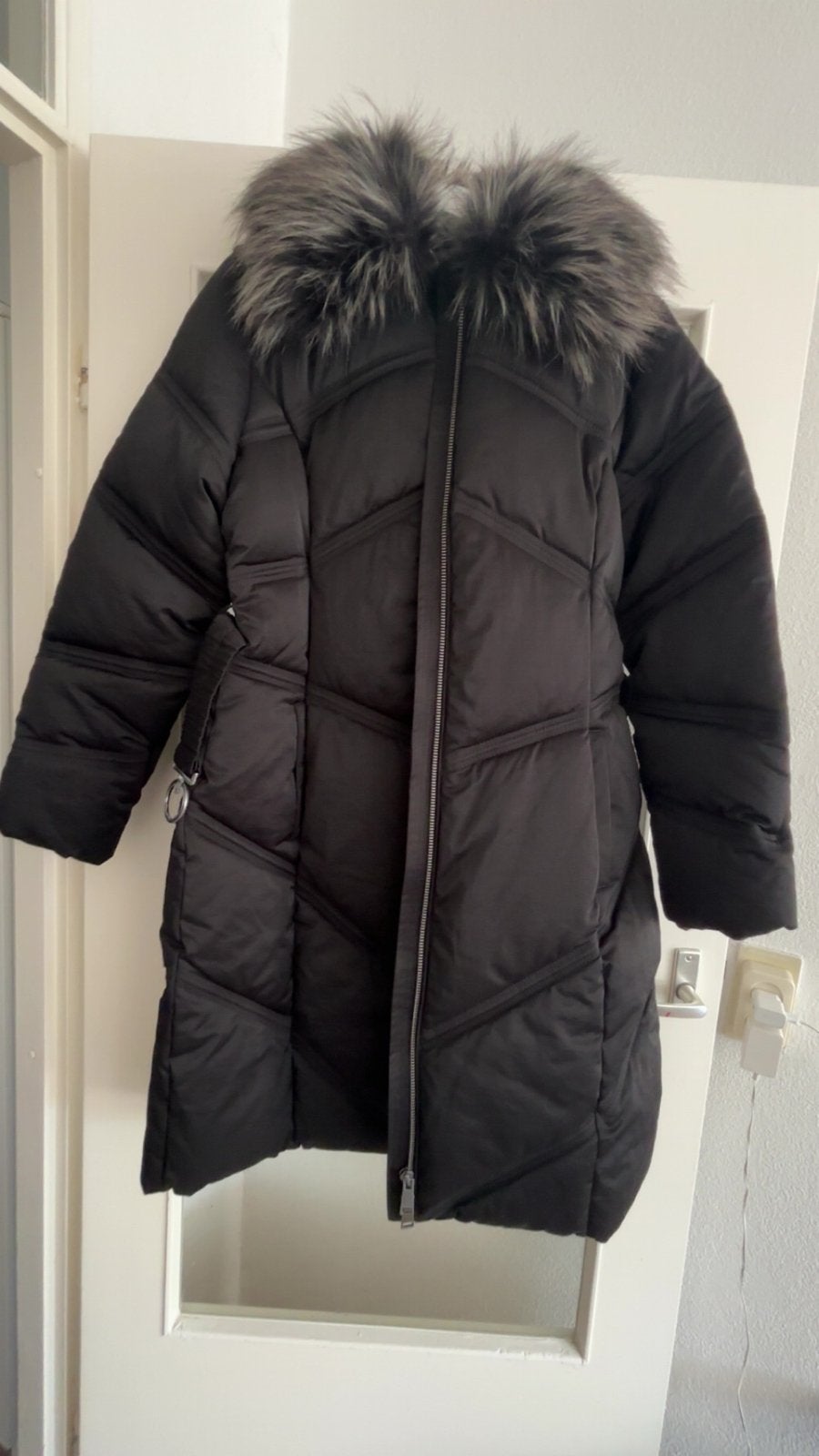 Guess Zwarte Waterafstotende Winterjas met Bontkraag, Ophalen of Verzenden, Zo goed als nieuw, Maat 46/48 (XL) of groter, Zwart
