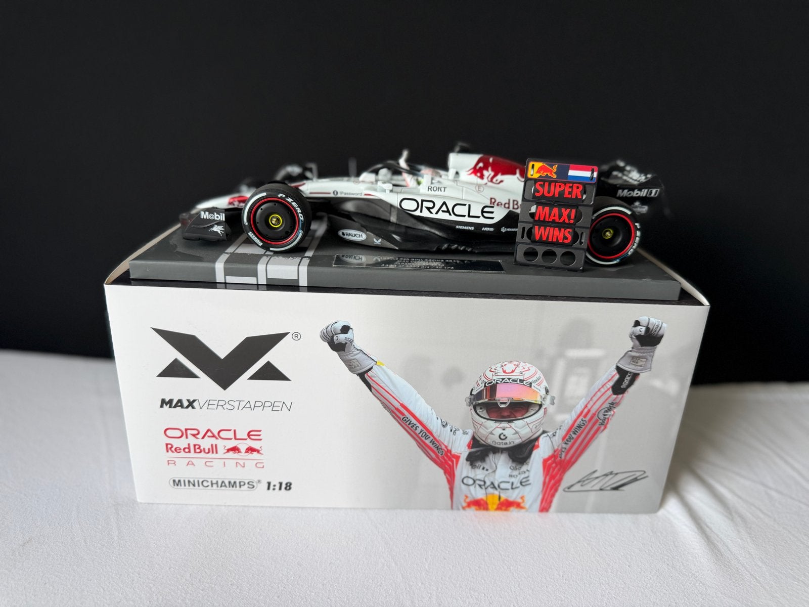 Max Verstappen Japan 2025 auto - Limited Edition 3632/4000, Hobby en Vrije tijd, Verzenden, Nieuw, Auto