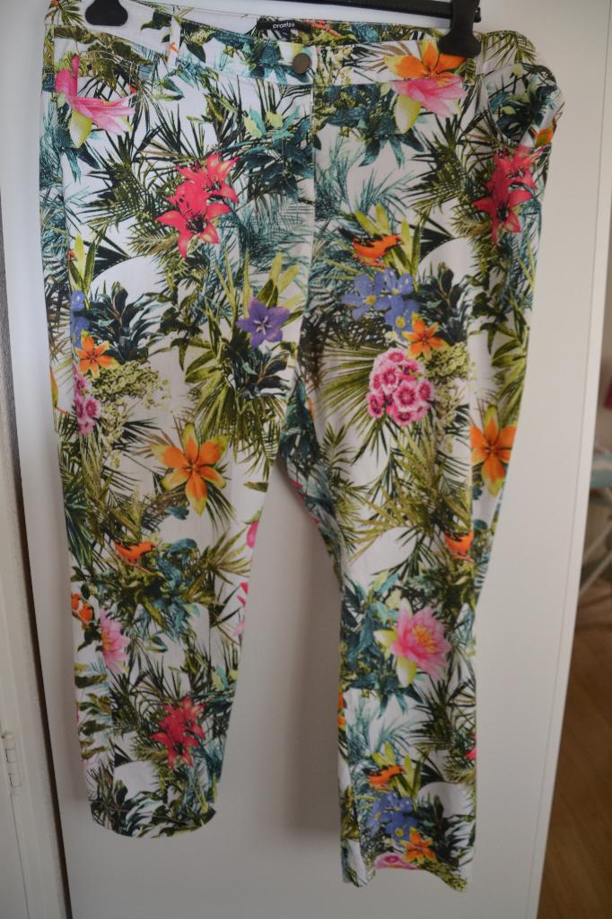 Fleurige Promiss capri broek 3/4 - maat 46, Kleding | Dames, Broeken en Pantalons, Promiss, Overige kleuren, Maat 46/48 (XL) of groter