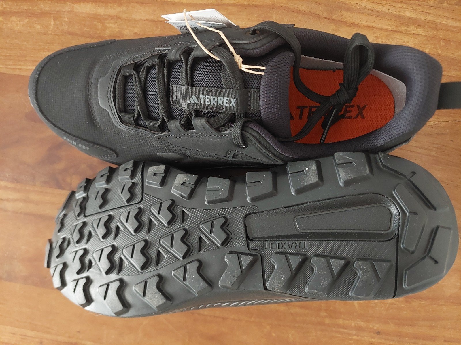 Nieuwe Adidas Terrex wandelschoenen/kunstgrasschoenen, Ophalen of Verzenden