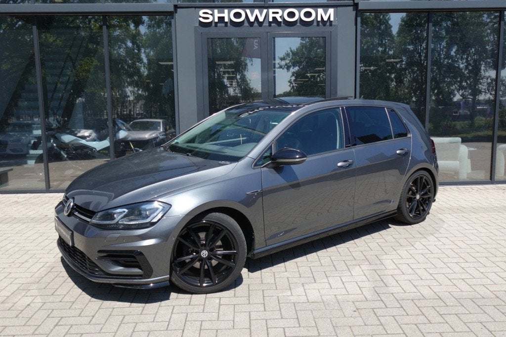Volkswagen Golf 1.6 TDI Highline R-Line PANO ACC CAMERA VOL, Voorwielaandrijving, Gebruikt, Zwart, 4 cilinders