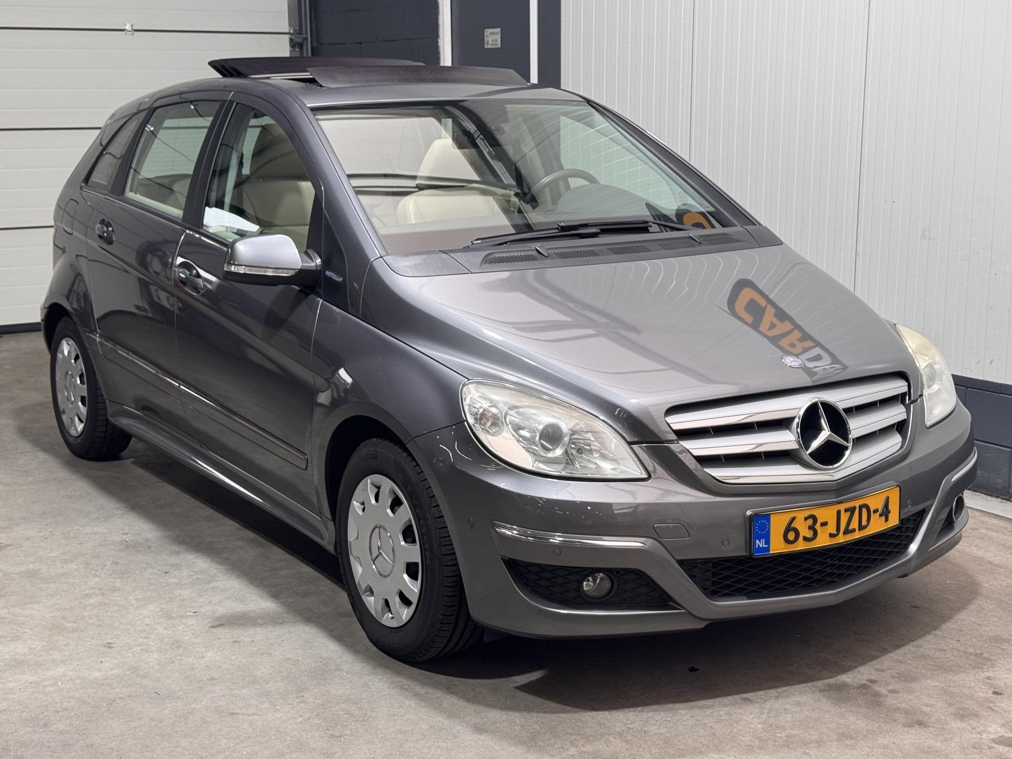 Mercedes-Benz B-klasse 180 BlueEFFICIENCY Business CLass, Voorwielaandrijving, Gebruikt, Beige, 4 cilinders