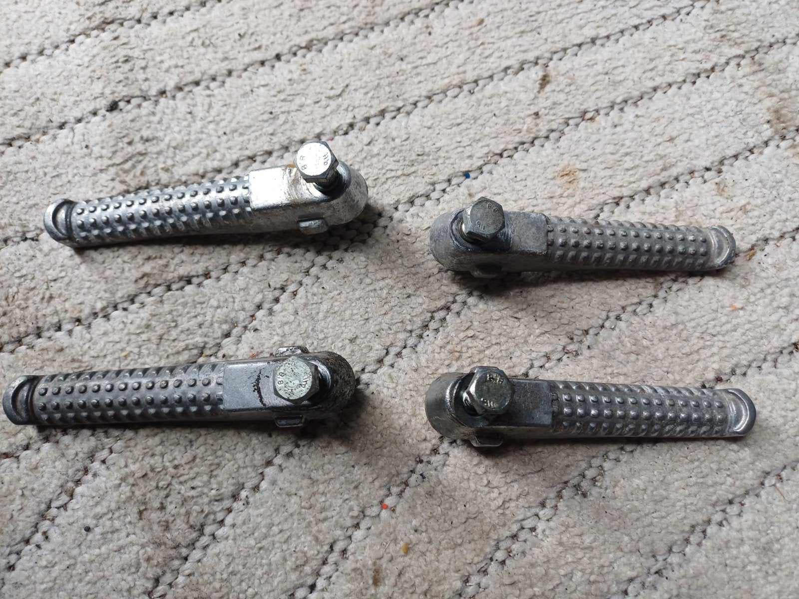 Peugeot jetforce 2x setjes passagiers voetsteunen gebruikt, Fietsen en Brommers, Ophalen, Gebruikt, Overige typen, Peugeot