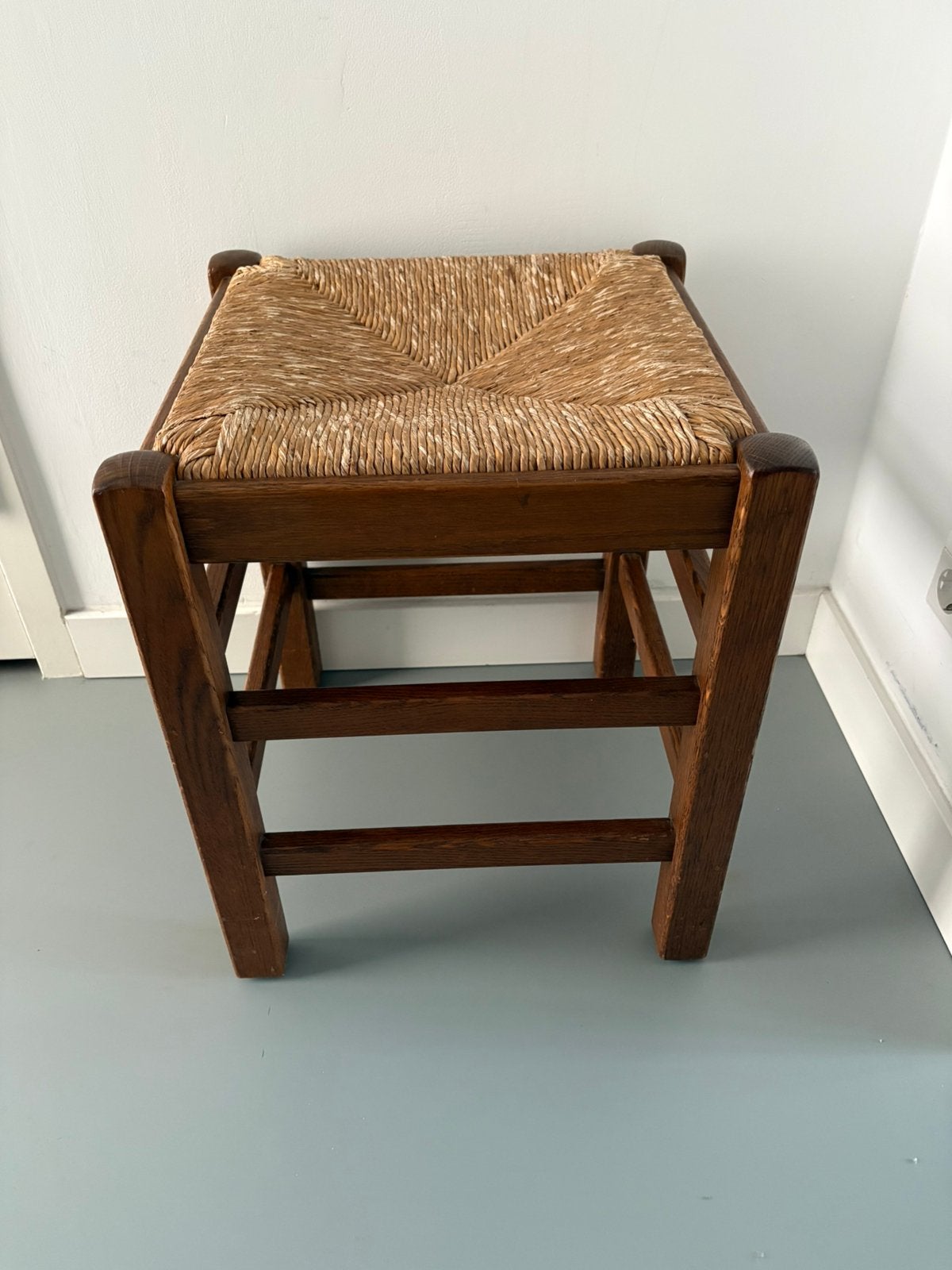 Vintage kruk met Biezen zitting, Ophalen of Verzenden, Gebruikt, Hout
