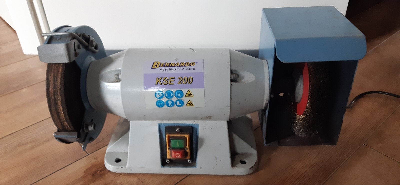 Bernardo Combi slijpmachine KSE 200 230V, Ophalen, Gebruikt, Minder dan 700 watt, Werkbankslijpmachine