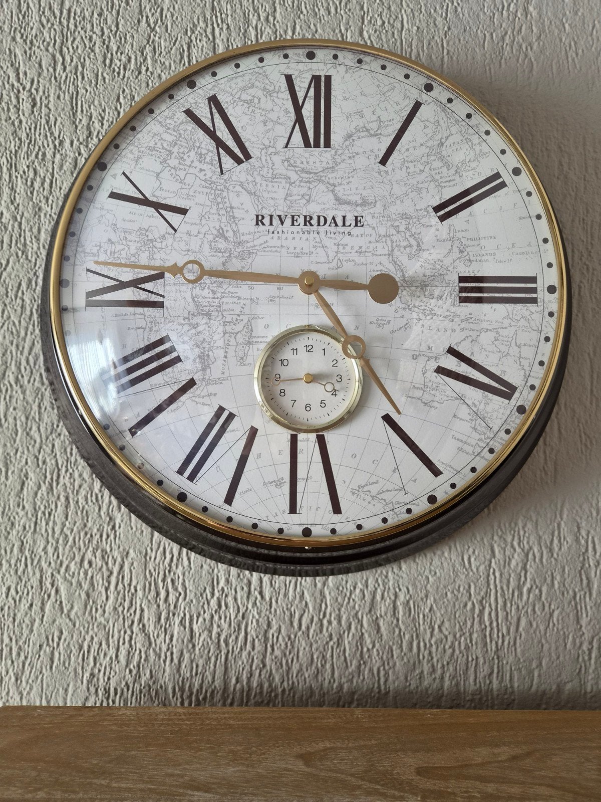 Riverdale Wandklok 50 cm met Wereldkaart Design, Huis en Inrichting, Woonaccessoires | Klokken, Ophalen of Verzenden