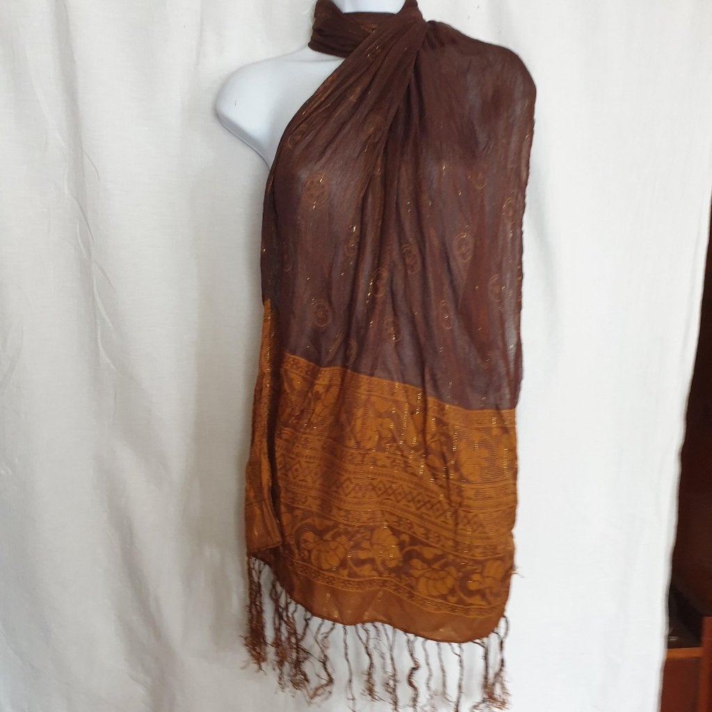 Mooie bruine sjaal met gouden glitterdraad 60x180, Kleding | Dames, Mutsen, Sjaals en Handschoenen, Maat 38/40 (M), ., Ophalen of Verzenden