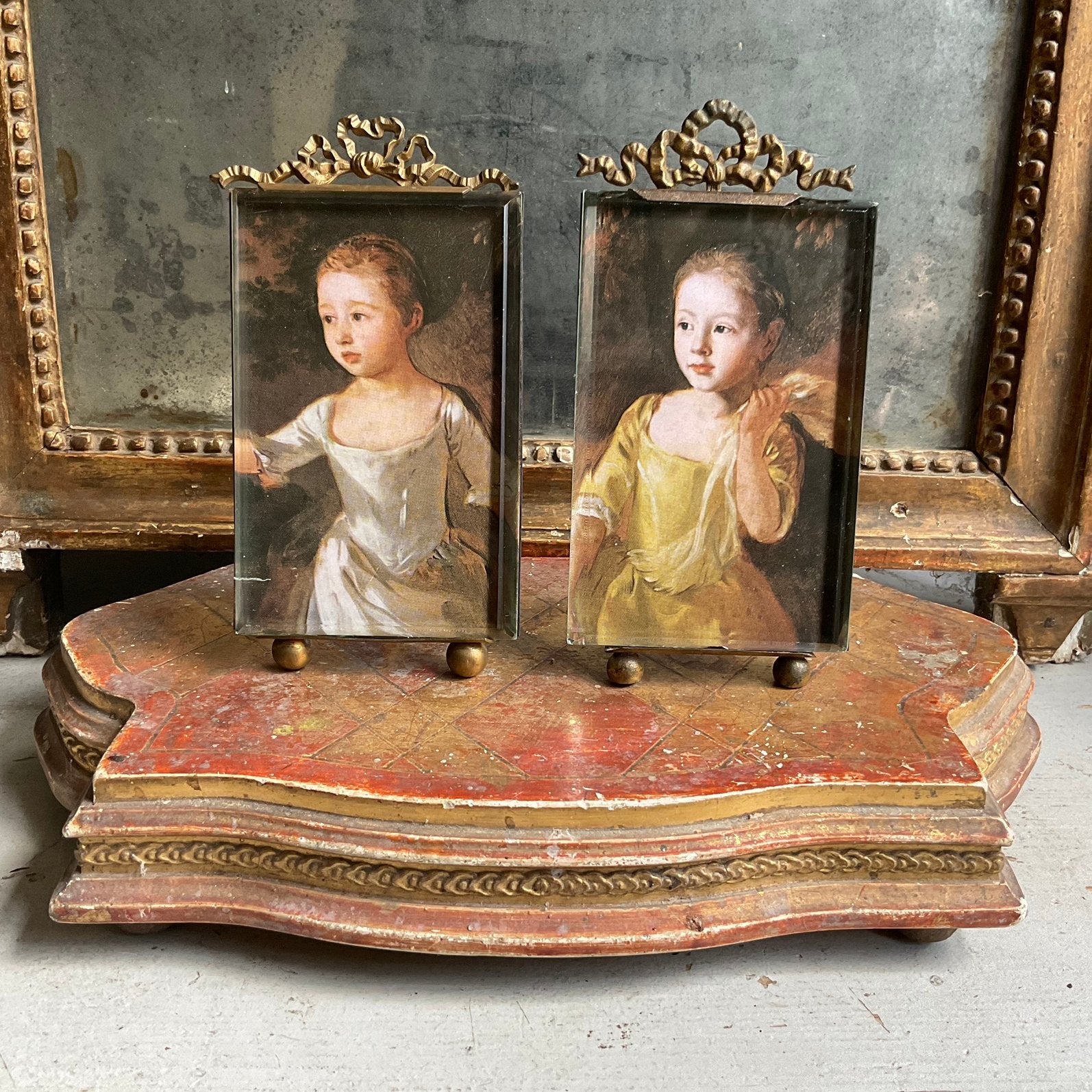 2 antieke lijstjes met strik samen €119 *tres jolie duiven*, Verzenden