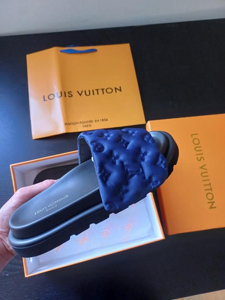 Slippers donkerblauw maat 39, Slippers, Blauw, Nieuw, Ophalen of Verzenden