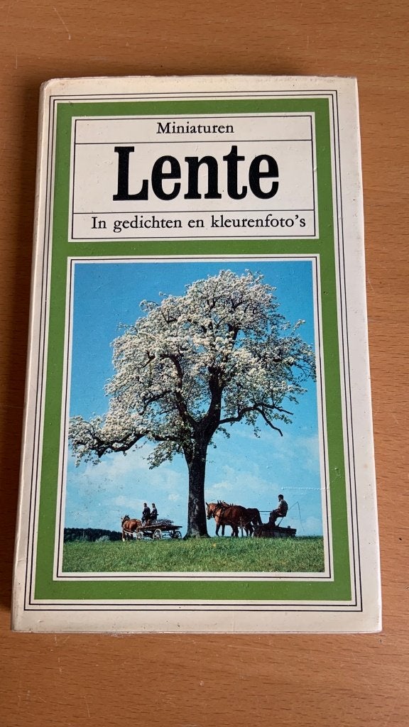 Miniaturen lente - in gedichten en kleurenfoto’s, Ophalen of Verzenden