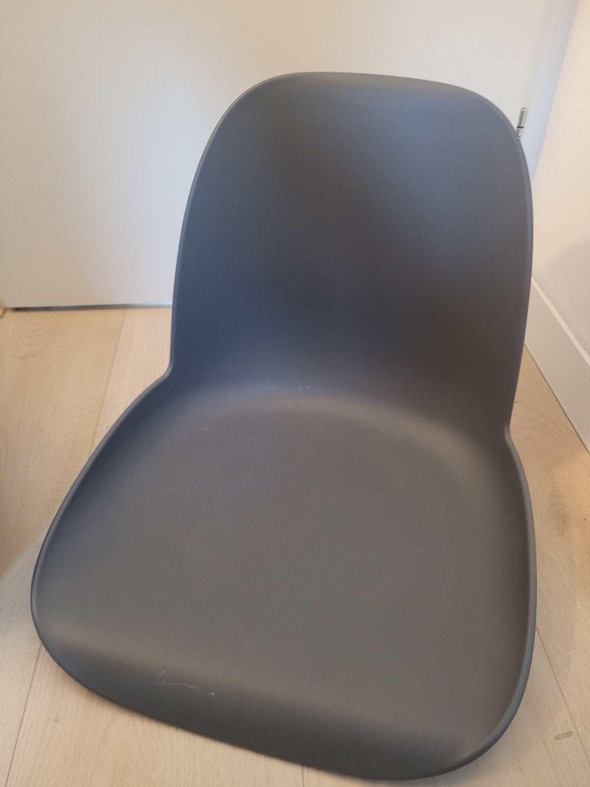Donkergrijze Albert Kuip zitting van Zuiver - Gebruikt, Ophalen, Kunststof, Gebruikt, Modern, minimalistisch
