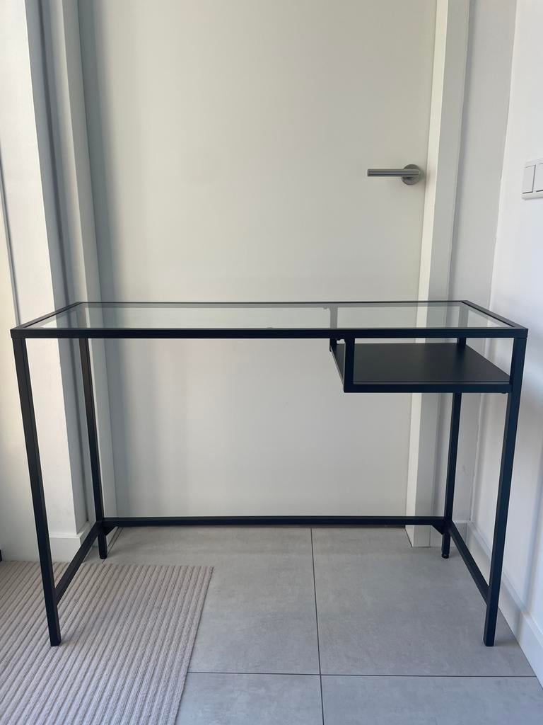IKEA vittsjö bureau inclusief ronde spiegel., Computers en Software, Laptoptafels, Ophalen, Zo goed als nieuw
