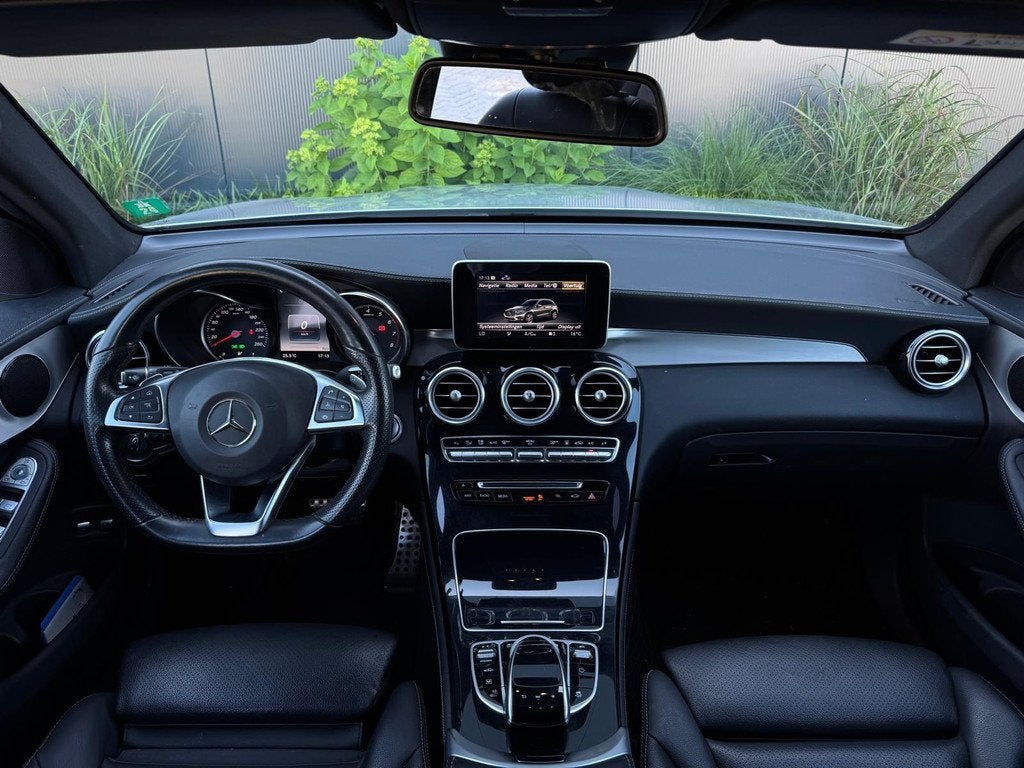 Mercedes-Benz GLC-klasse 350e 4MATIC AMG M18 NAVI|LEDER|SPOR, Auto's, Mercedes-Benz, Automaat, Stof, Gebruikt, Zwart