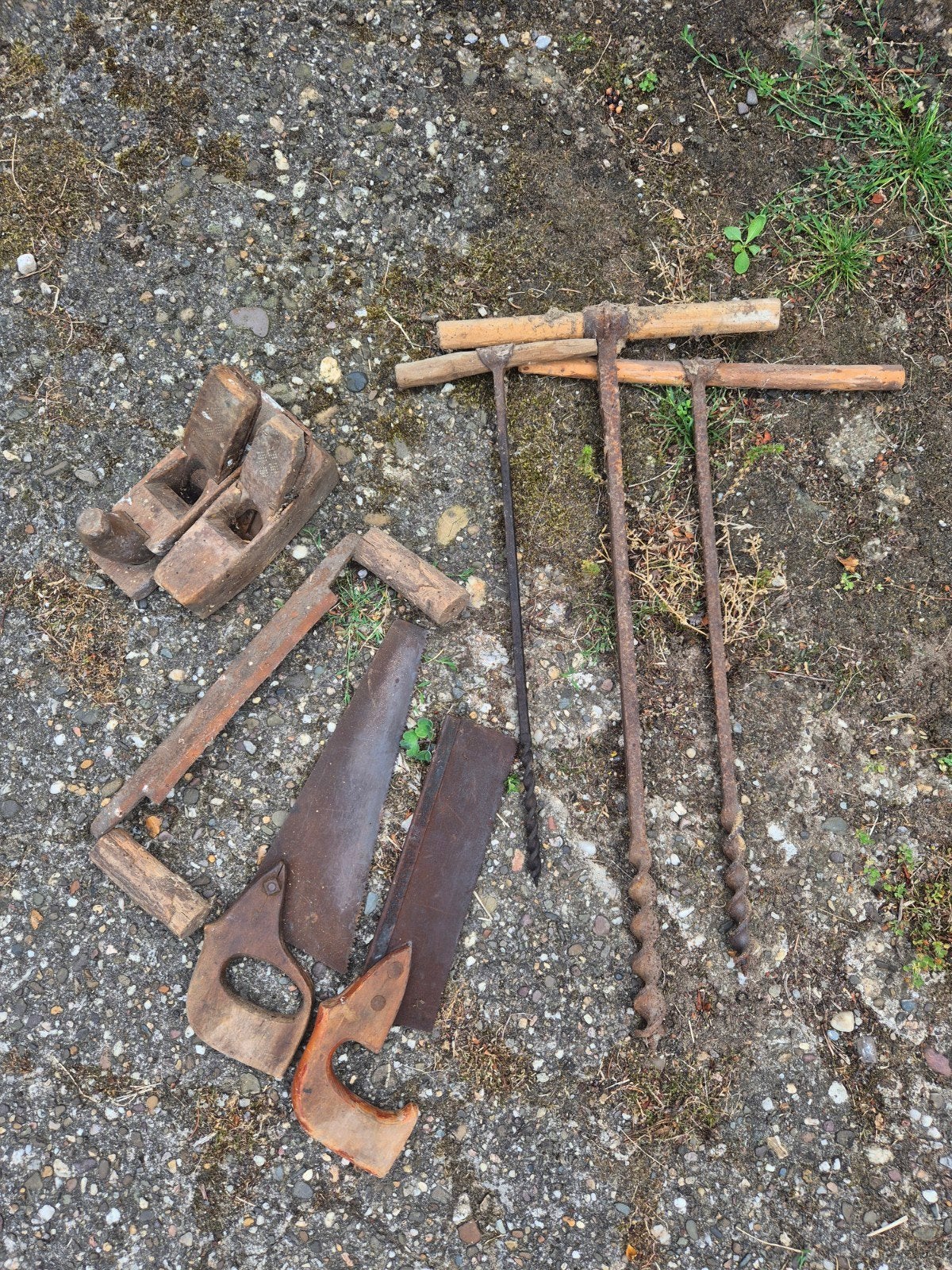 Antiek handgereedschap, Ophalen