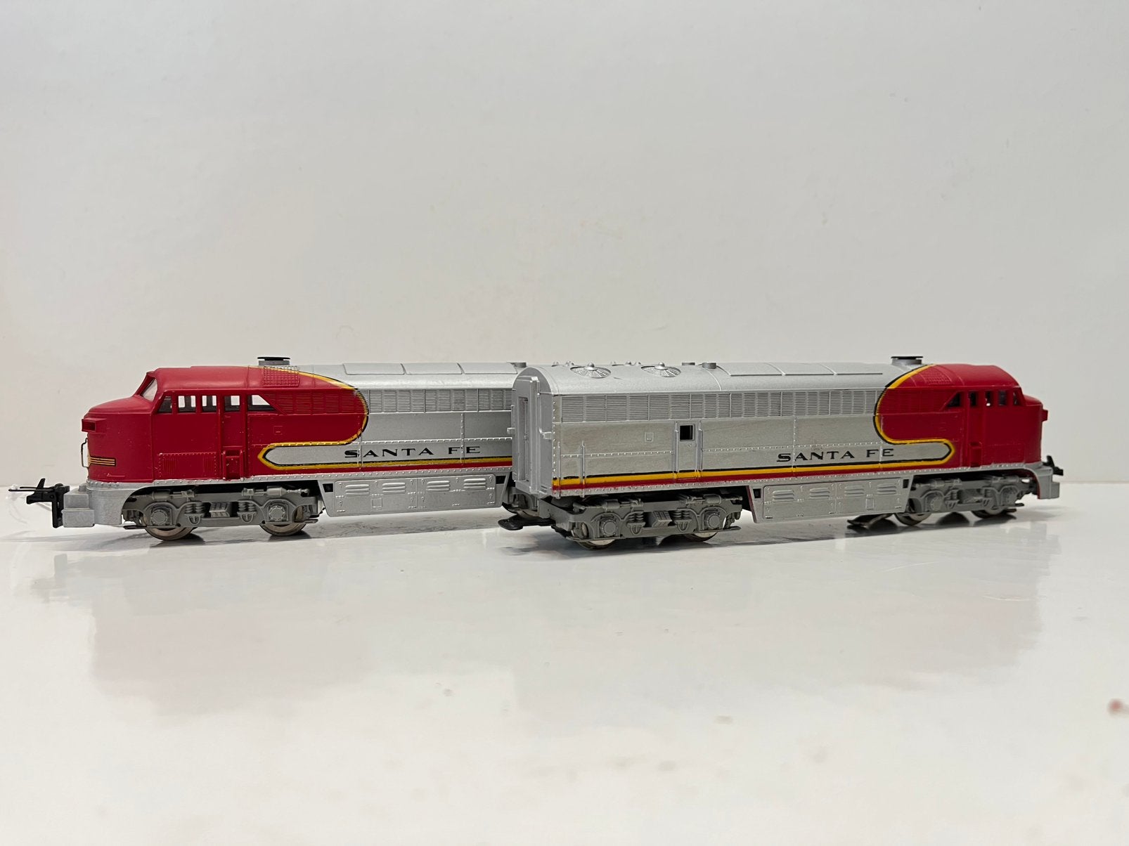 Trix Express Santa Fe treinstel, Hobby en Vrije tijd, Ophalen of Verzenden, Gebruikt, Analoog
