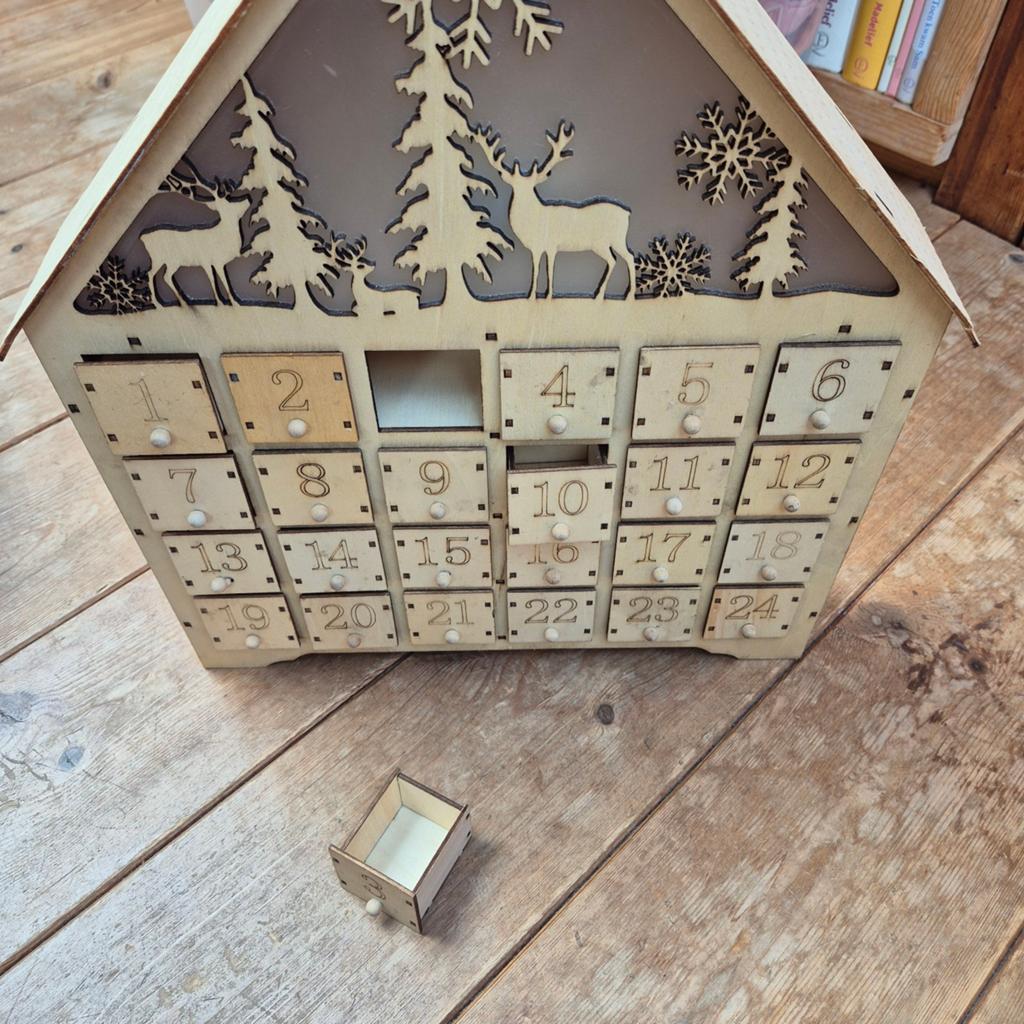 Houten adventskalender met laatjes, Diversen, Ophalen of Verzenden