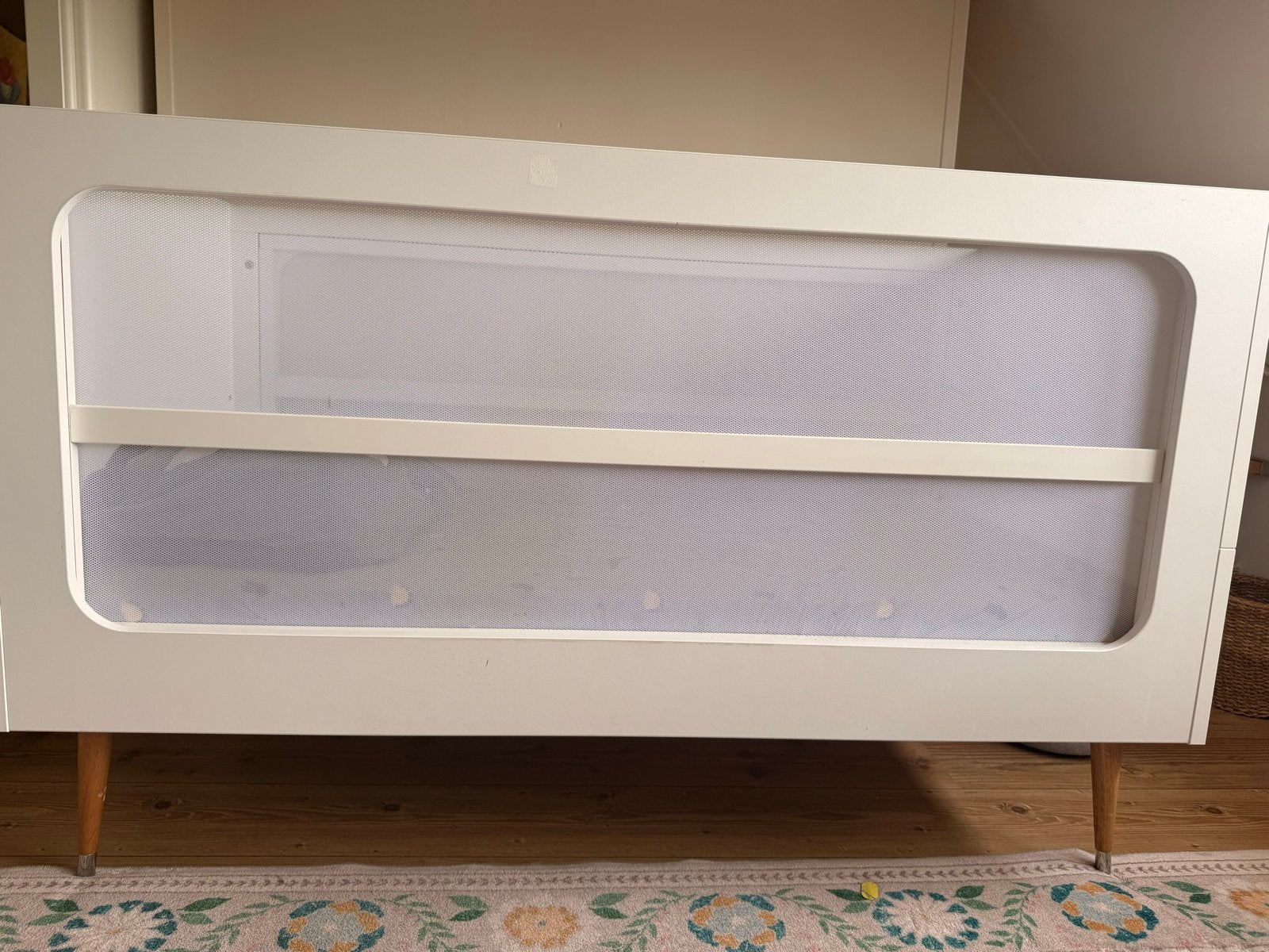 Meegroeiend bedje wit mesh: matras +hoeslakens Petite Amélie, Ophalen, Zo goed als nieuw, Ledikant