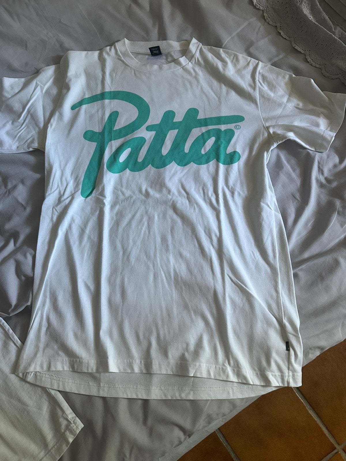 Patta shirt wit medium grirne letters, Ophalen of Verzenden, Zo goed als nieuw, Maat 48/50 (M), Wit