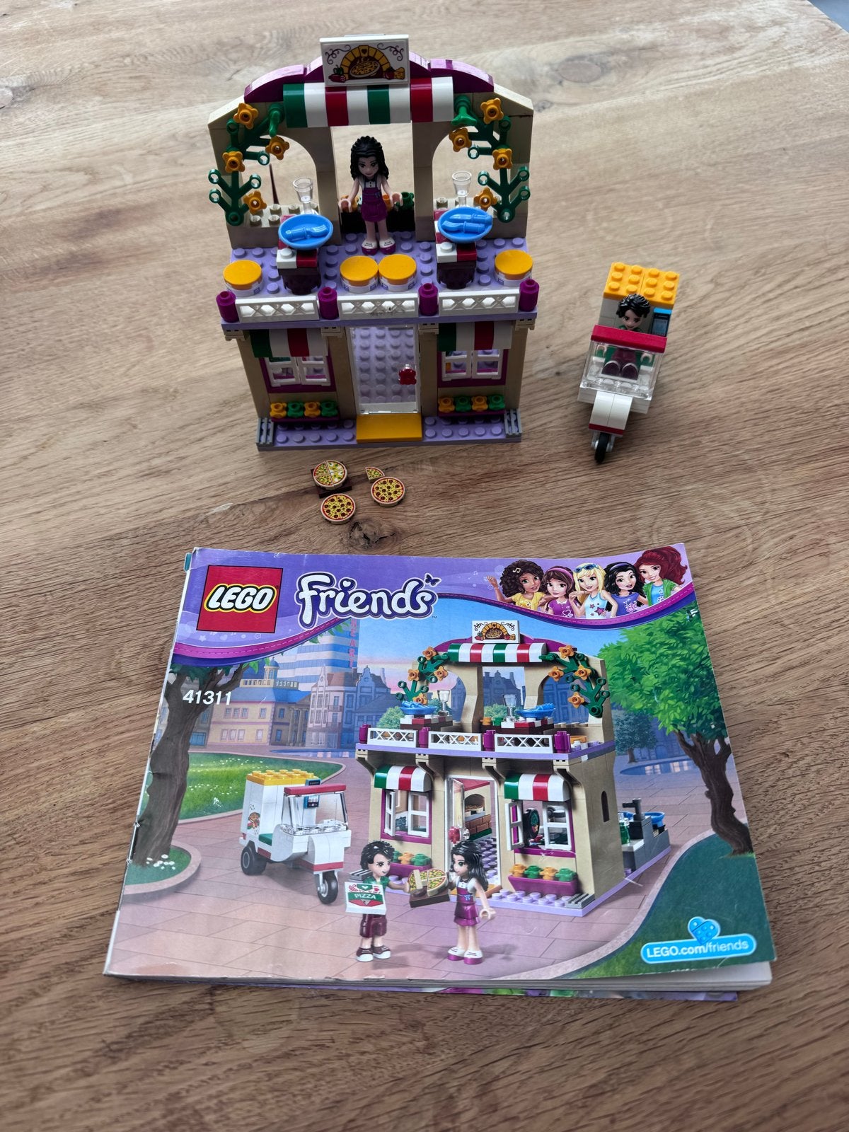 LEGO Friends Pizzeria 41311 met scooter en boekje, Ophalen of Verzenden, Zo goed als nieuw, Overige merken