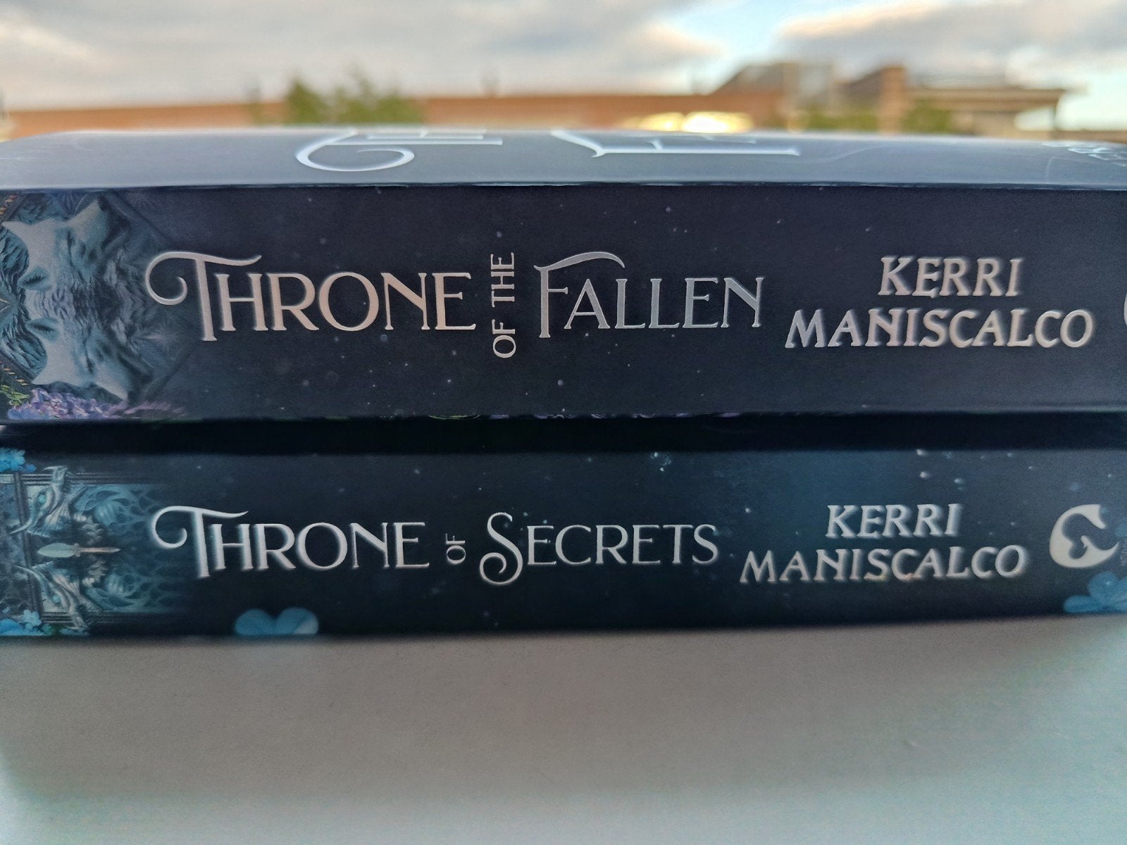 Throne of the Fallen and Throne of Secrets in English, Ophalen, Zo goed als nieuw