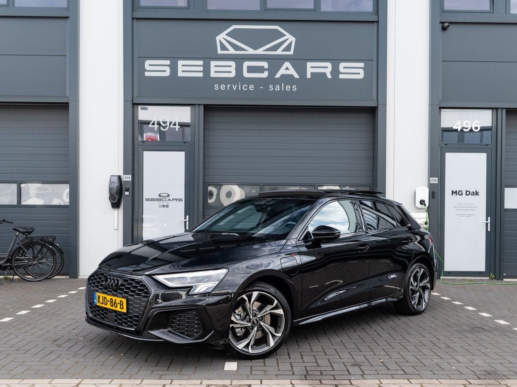 Audi A3 Sportback 40 TFSI e Business edition S line, PANO, C, Auto's, Audi, Gebruikt, 4 cilinders, Leder en Stof, Zwart