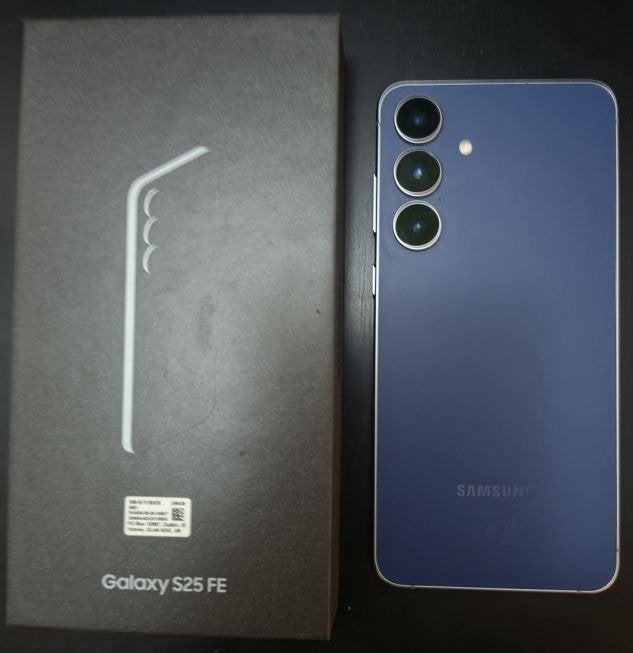Foto 3 van Samsung Galaxy S25 FE 5G - 256GB - Navy (donkerblauw)