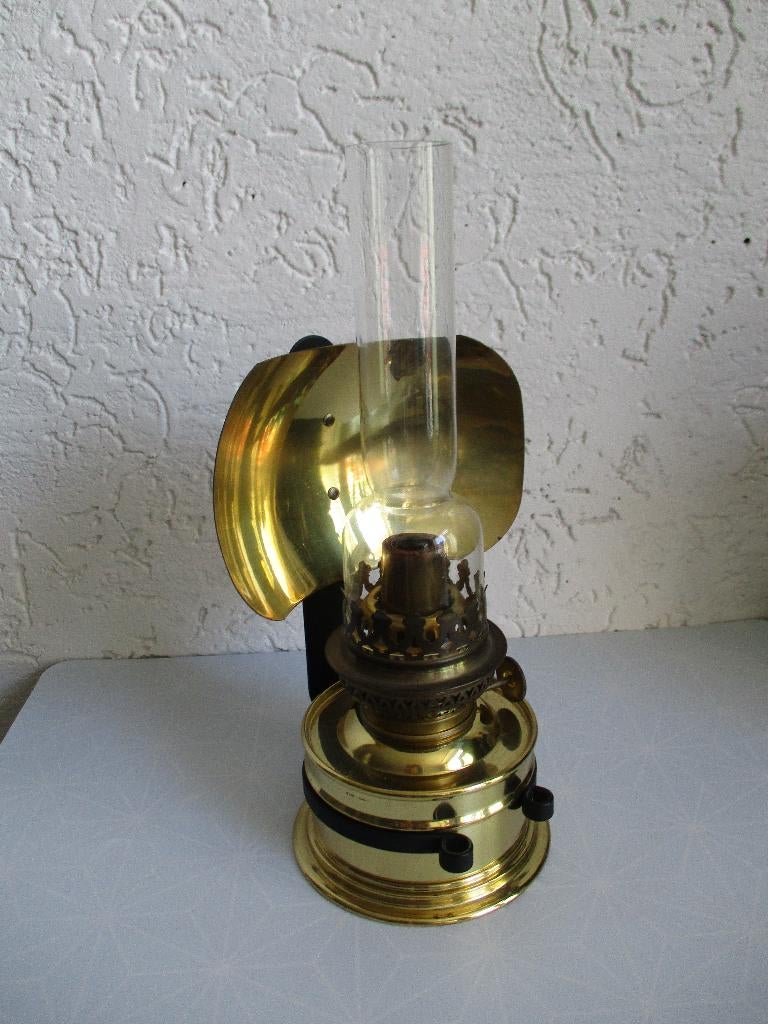 Olielamp messing petroleumlamp met wandhouder, Ophalen of Verzenden