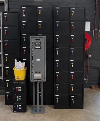 Lockers 96 stuks ,geldwisselmachine ,phone charger, Ophalen of Verzenden