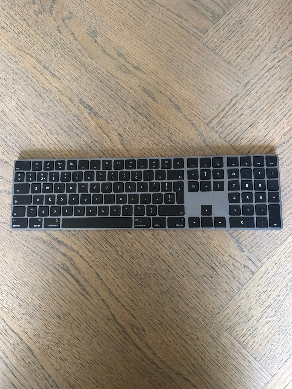 Apple Magic Keyboard met numeriek toetsenblok - Zo goed als, Computers en Software, Ophalen of Verzenden, Zo goed als nieuw, Draadloos