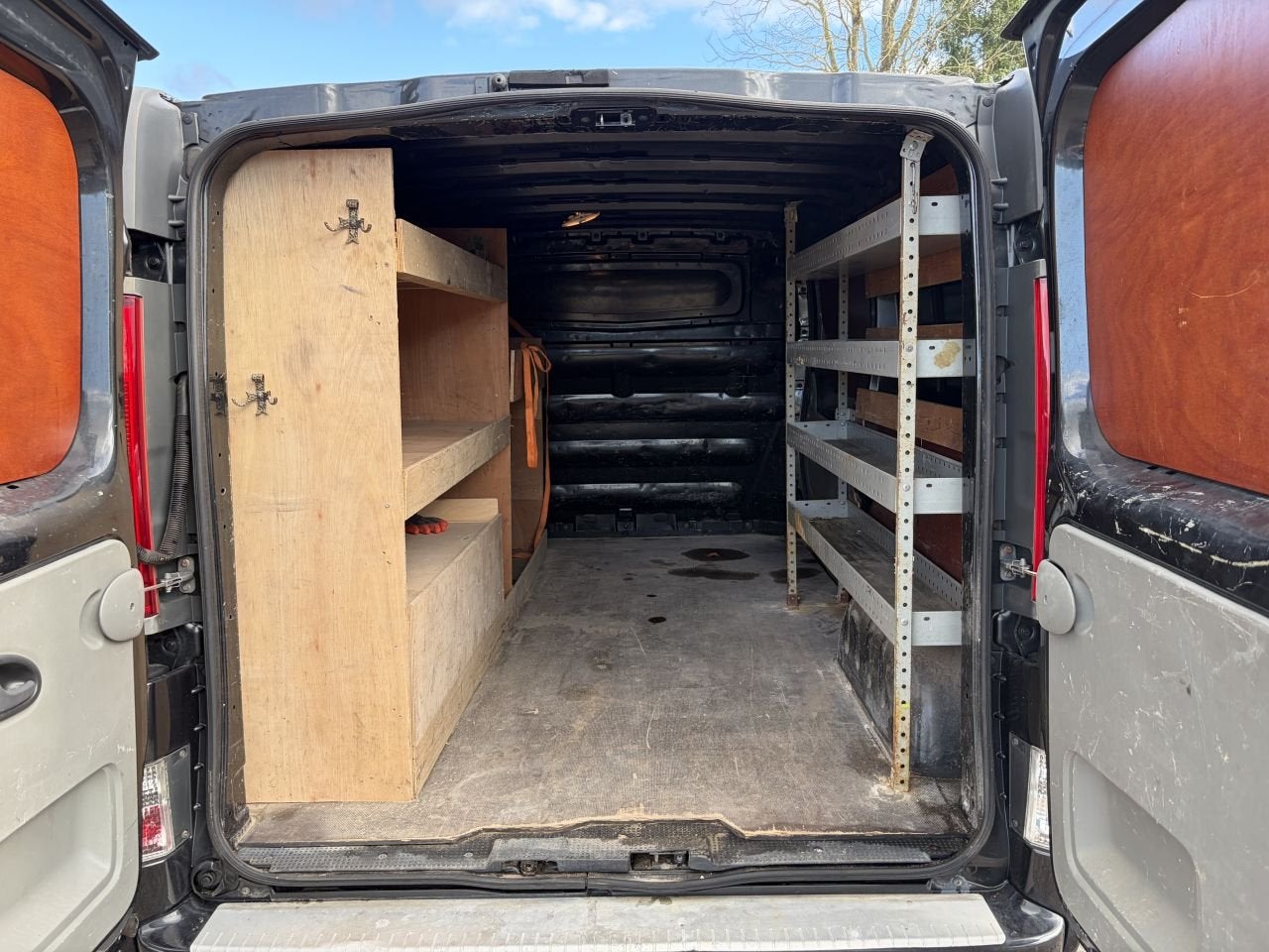 Opel Vivaro 2.5 CDTI L2H1 AIRCO CRUISE LMV NAVI (bj 2011), Auto's, 145 pk, Zwart, Bedrijf, 2464 cc