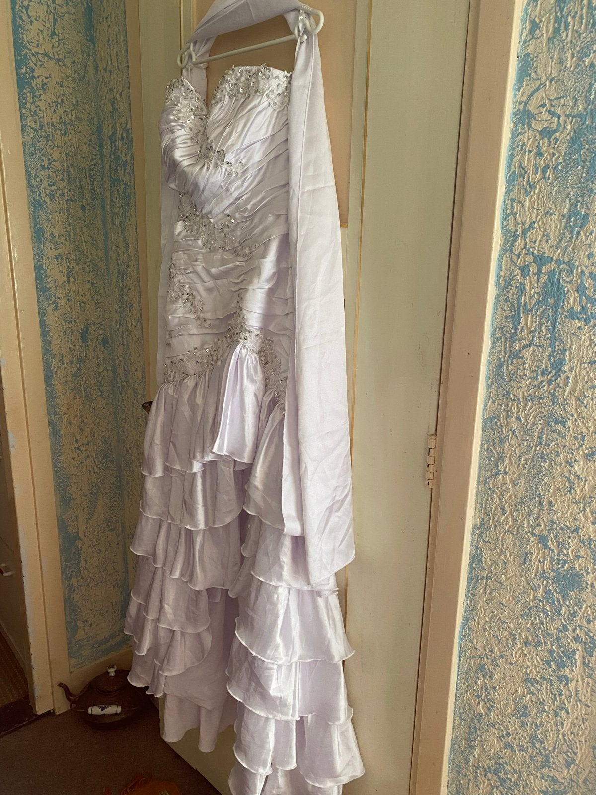 Prachtige witte trouwjurk met ruches en borduursels, Ophalen of Verzenden, Zo goed als nieuw, Wit, Trouwjurk