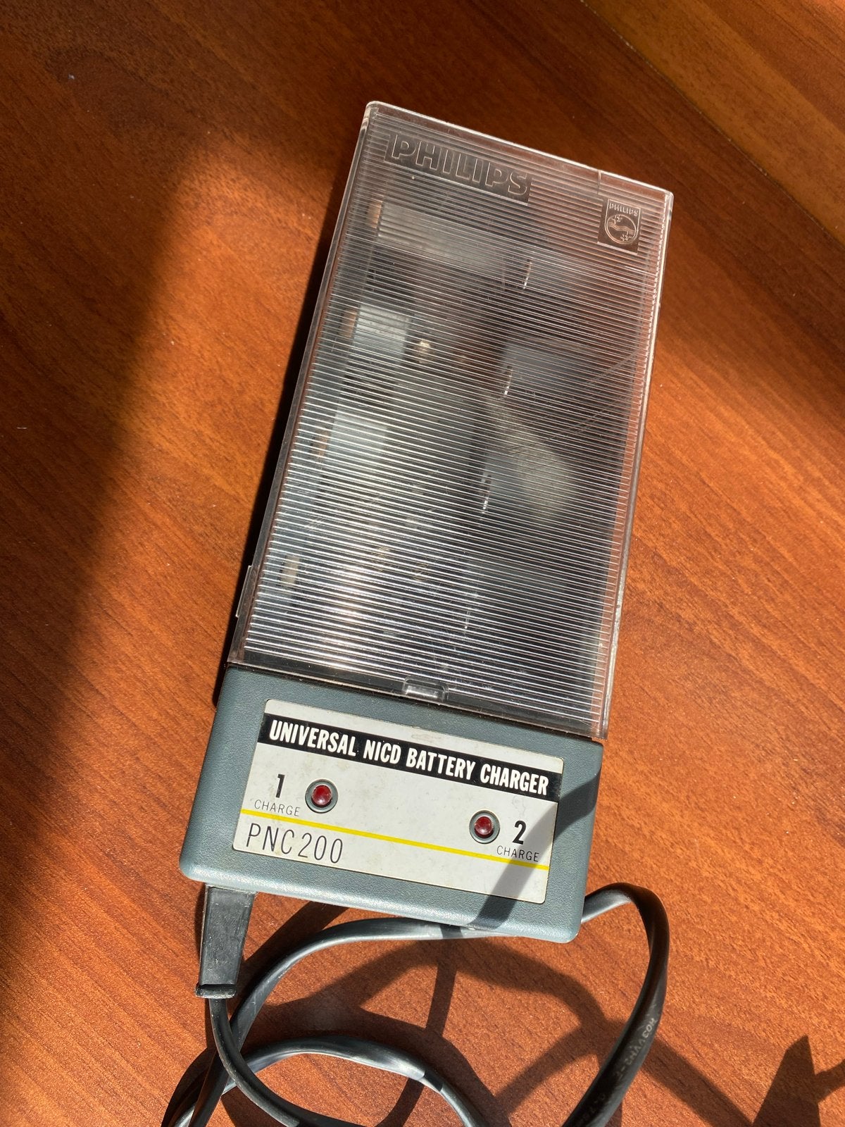 Philips PNC 200 Universele NiCd Batterijlader, Ophalen of Verzenden, Gebruikt