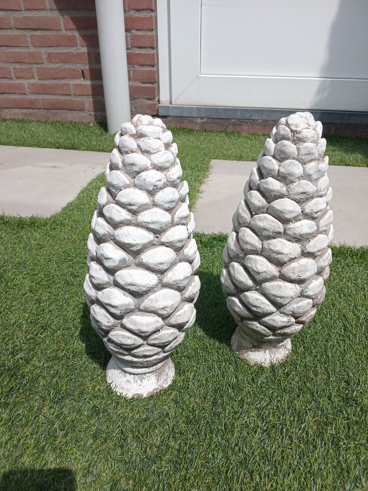 2 Betonnen dennenappels, Tuin en Terras, Ophalen