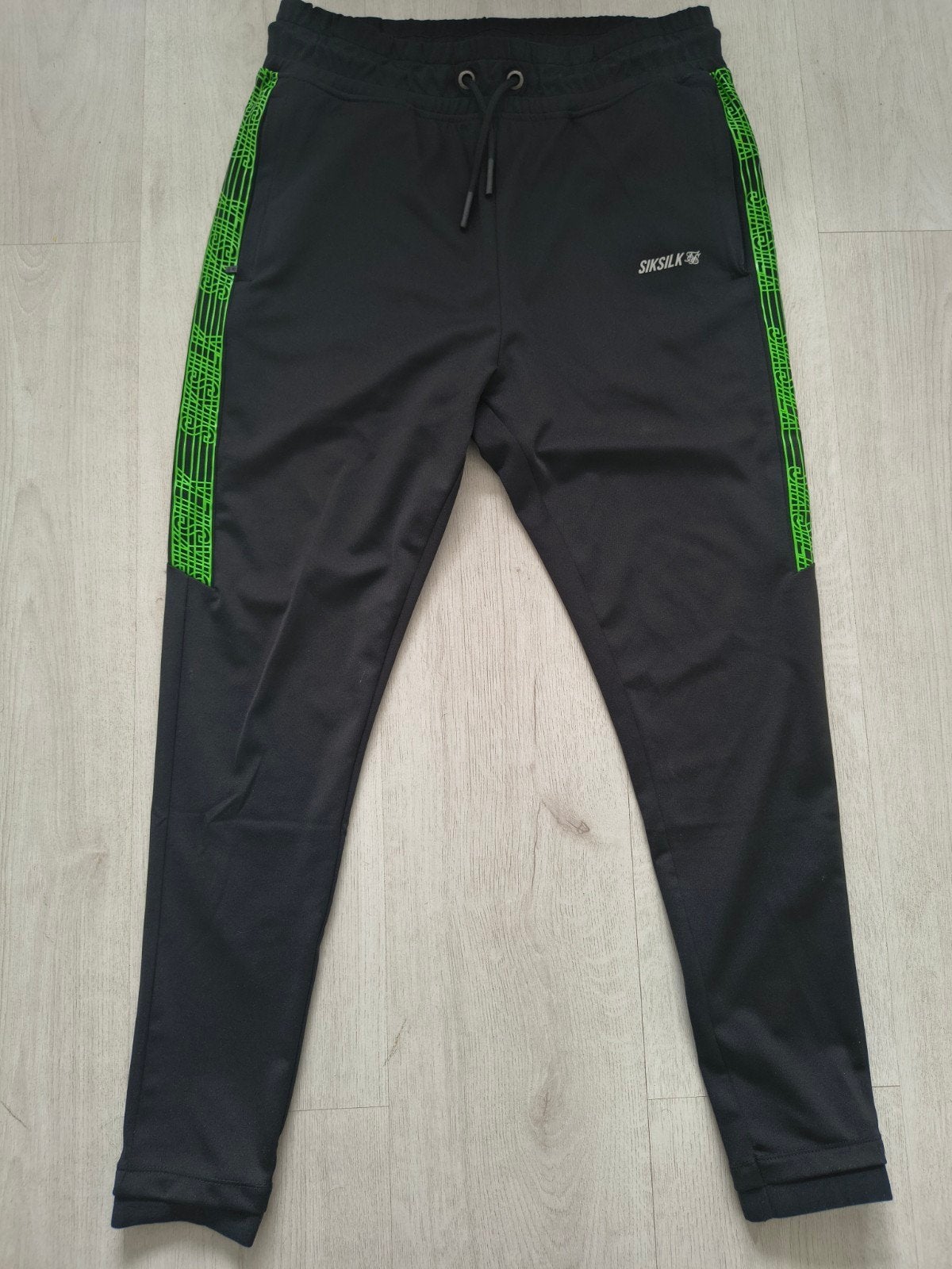Nieuwe Siksilk Trainingsbroek Maat L, Ophalen of Verzenden, Nieuw, Maat 52/54 (L), Zwart
