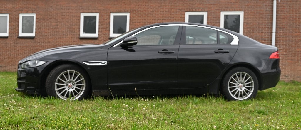 Jaguar XE 2.0D 120KW AUT 2016 Zwart