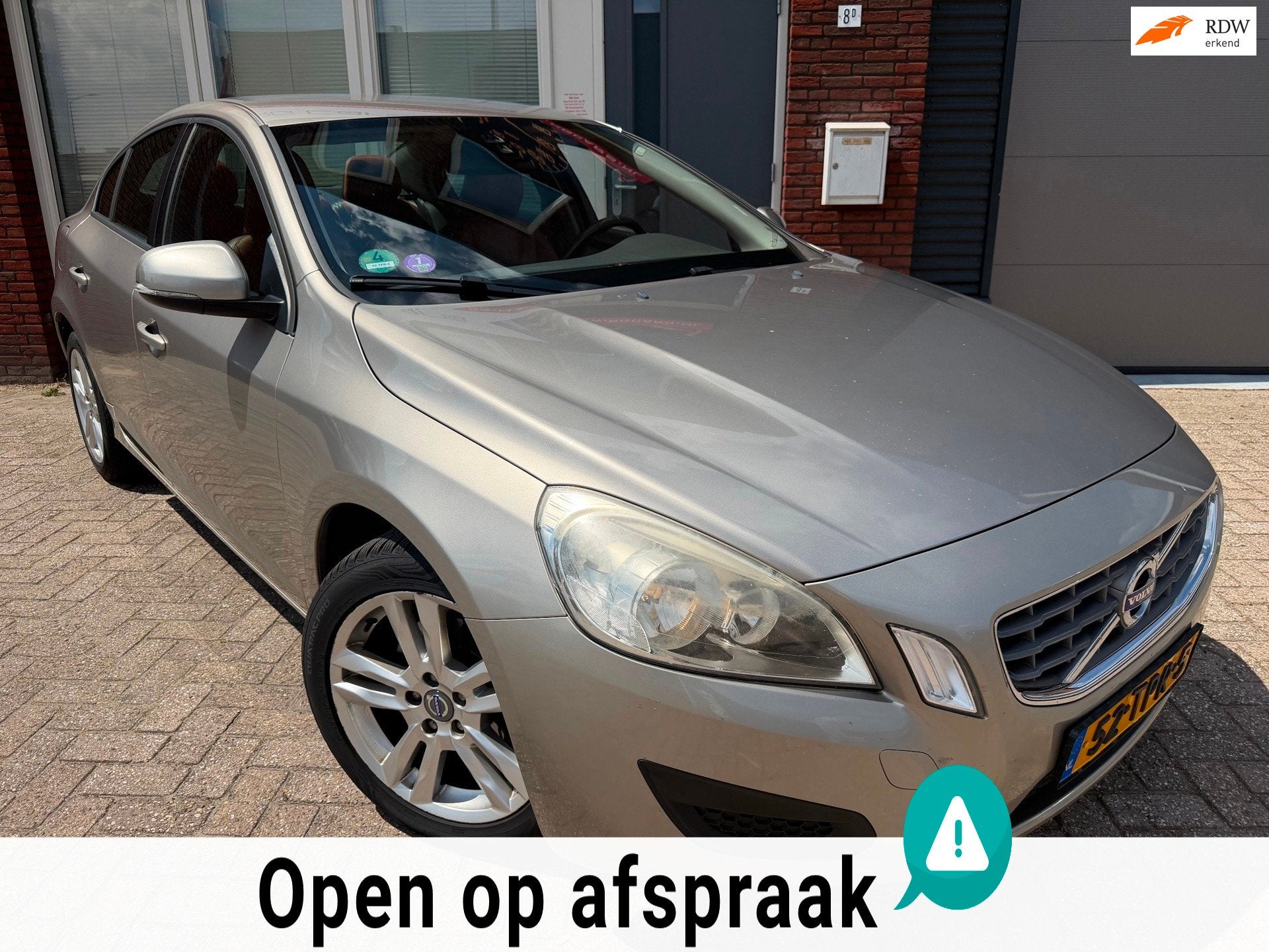 Volvo S60 1.6 T3 Kinetic / Leder / Clima / Cruise / LM, Auto's, Voorwielaandrijving, Gebruikt, Huisgarantie, 4 cilinders