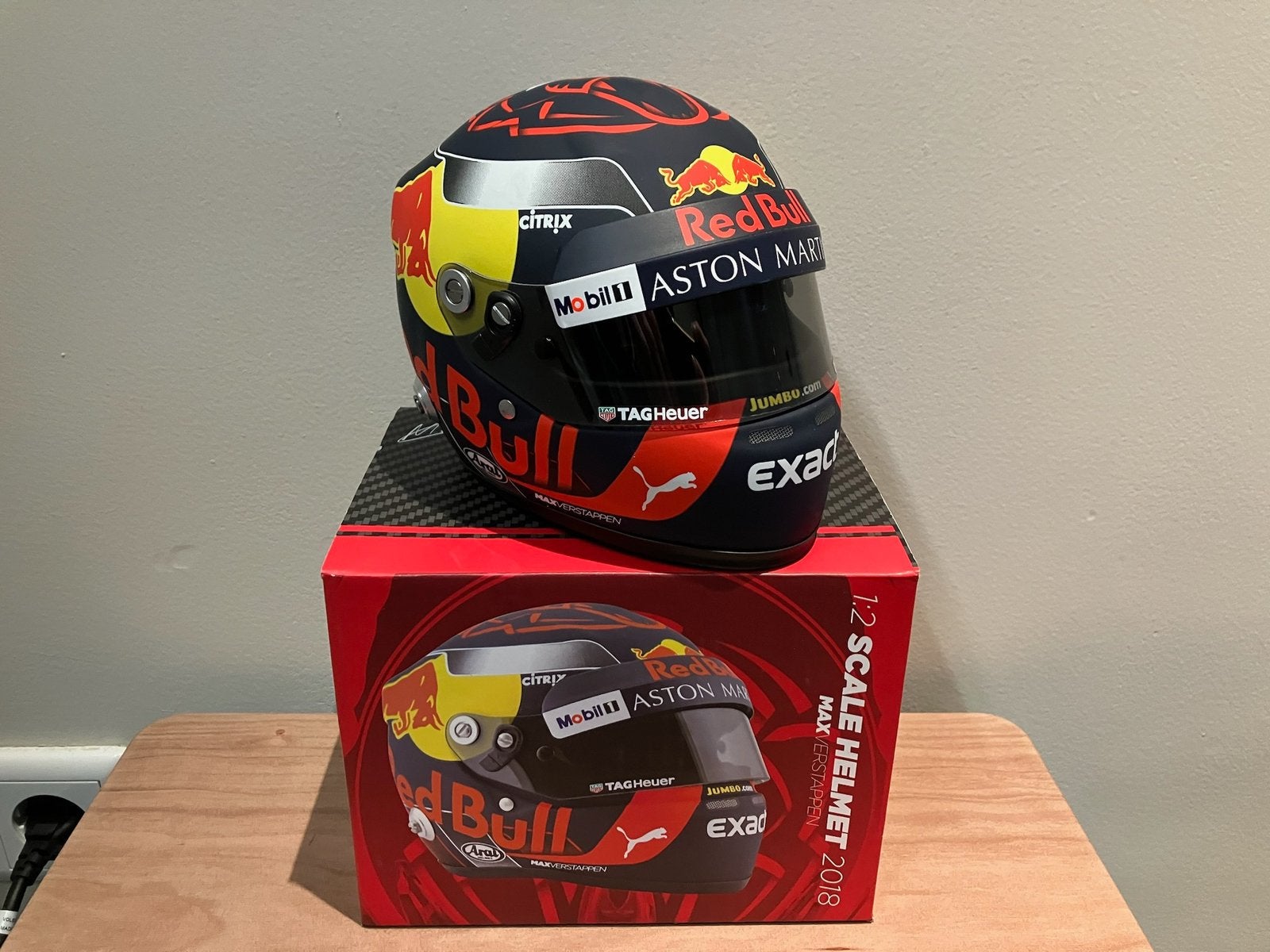 Max verstappen helm 1:2 seizoen 2018, Ophalen of Verzenden, Zo goed als nieuw, Formule 1
