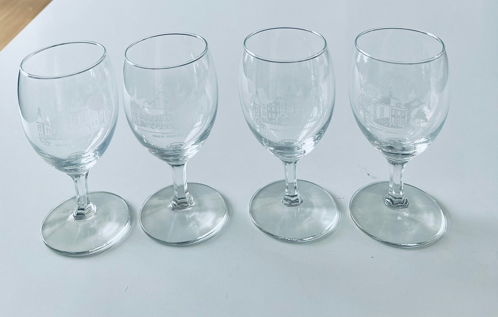 4 vintage Nederlandse glazen op de voet, Verzamelen, Ophalen of Verzenden, Zo goed als nieuw, Overige typen
