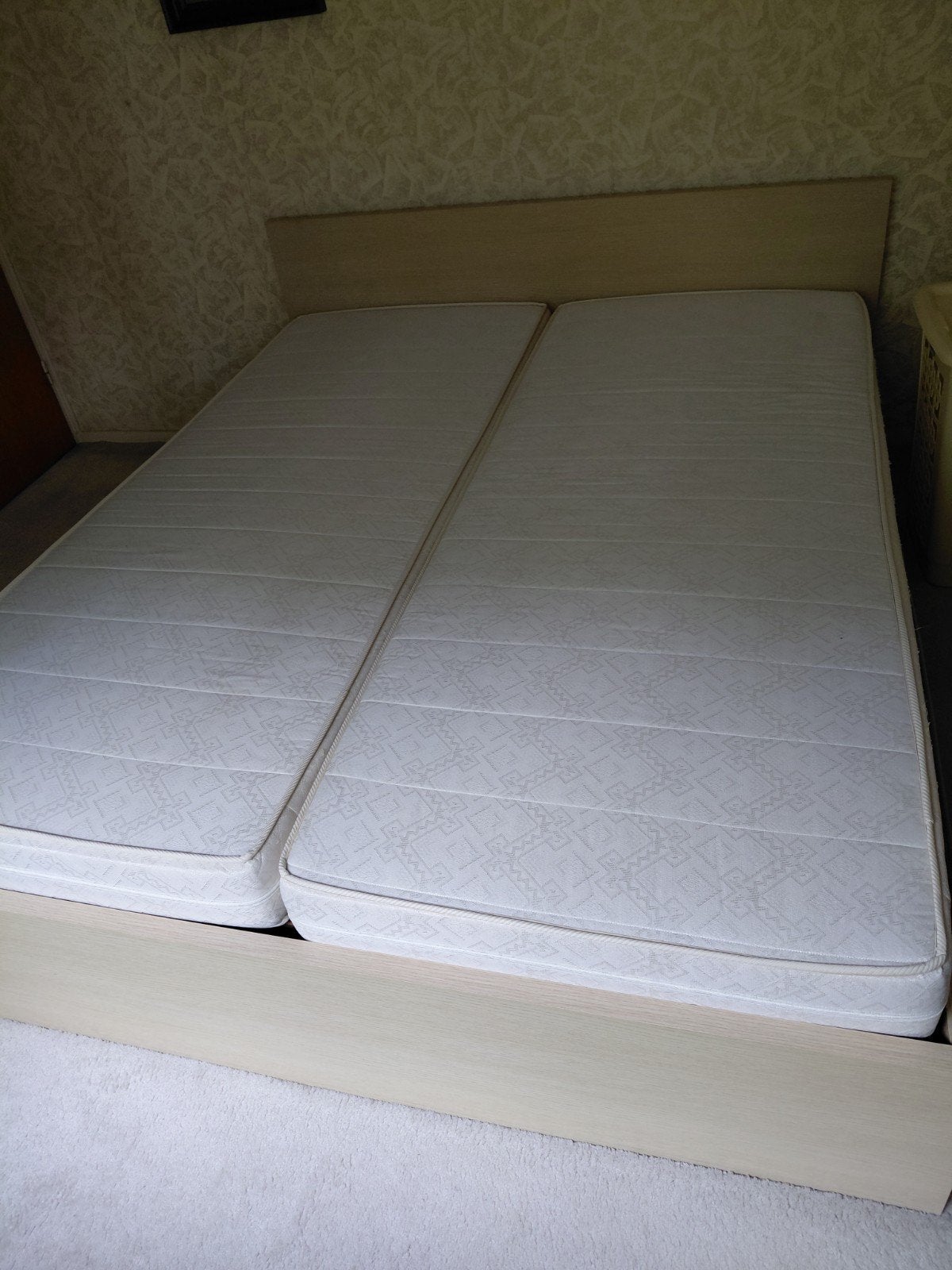 Tweepersoons met lattenbodems en matrassen (160x200), Ophalen, Gebruikt, Beige, Tweepersoons