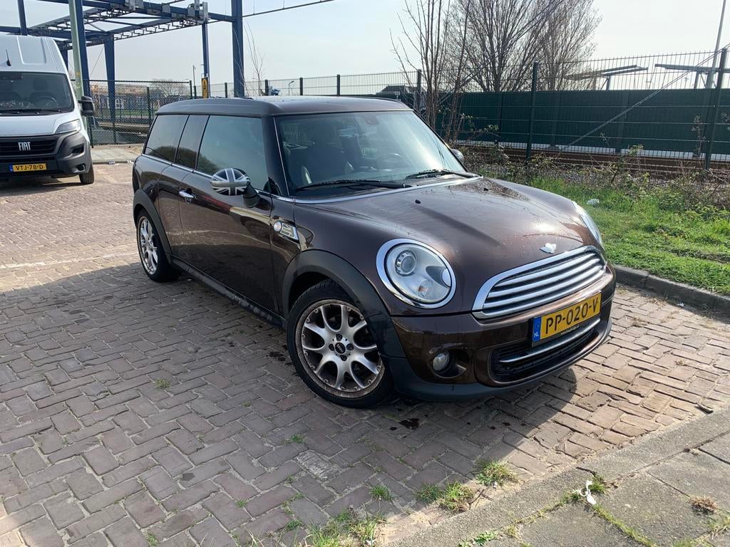 Mini Clubman 1.6 116pk 2011 PANO/CLIMA/LEER/NAVI, Auto's, Voorwielaandrijving, 40 €/maand, 4 cilinders, Bruin