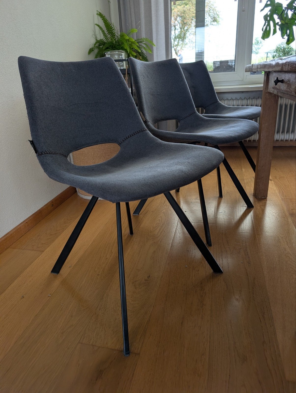 [Gratis] 3x Goossens Wave eetkamerstoelen grijs, Ophalen, Gebruikt, Drie, Stof
