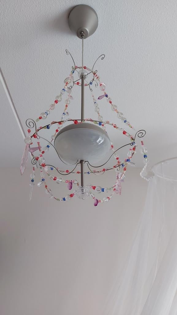Ikea - Kleurrijke kinderlamp met kralen - Plafondlamp, Huis en Inrichting, Lampen | Kroonluchters, Ophalen, Gebruikt, Glas, Speels, Kinderlijk, Klassiek met een twist