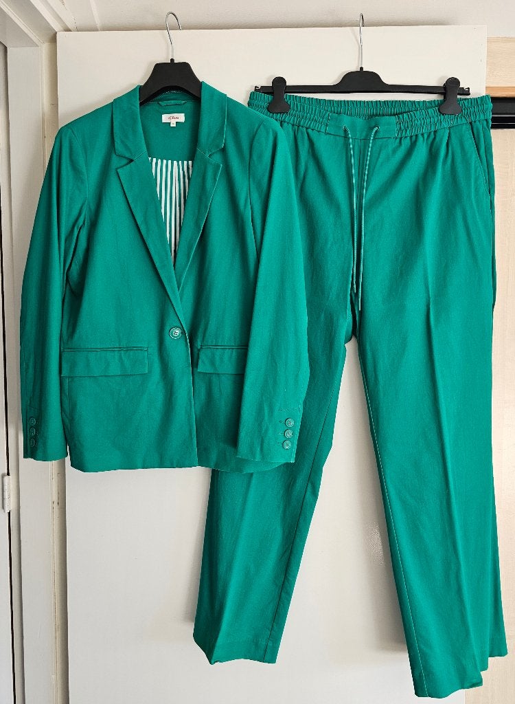 Groen pak s. Oliver, blazer met jogpant, Kleding | Dames, Kostuum of Pak, Maat 42/44 (L), Ophalen of Verzenden, Zo goed als nieuw