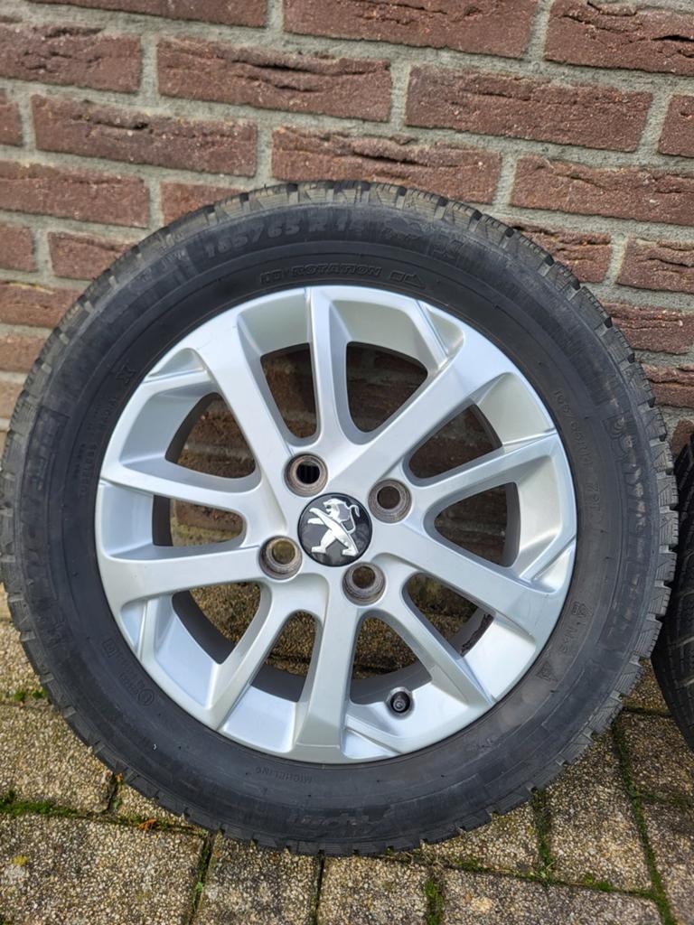 Originele Peugeot 108 lichtmetalen velgen winterbanden, Auto-onderdelen, Banden en Velgen, Ophalen of Verzenden, 14 inch, Winterbanden