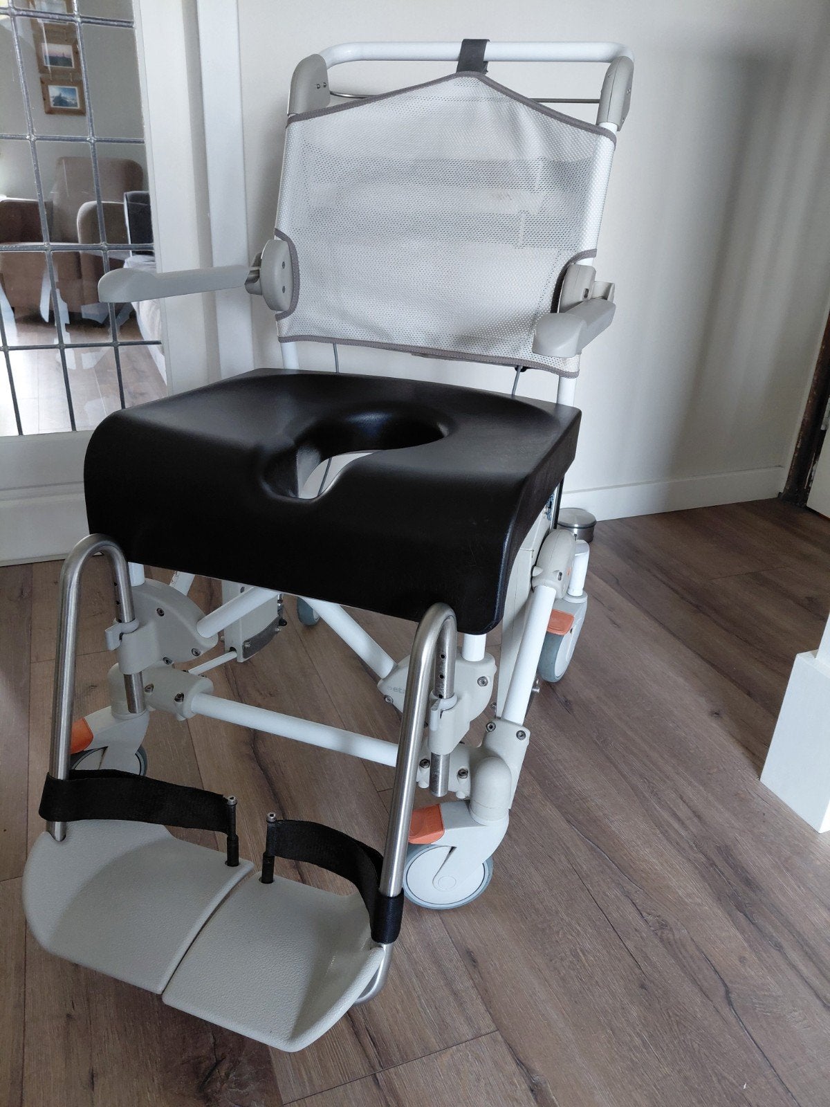 Etac swift mobil douchestoel / toiletstoel, Ophalen