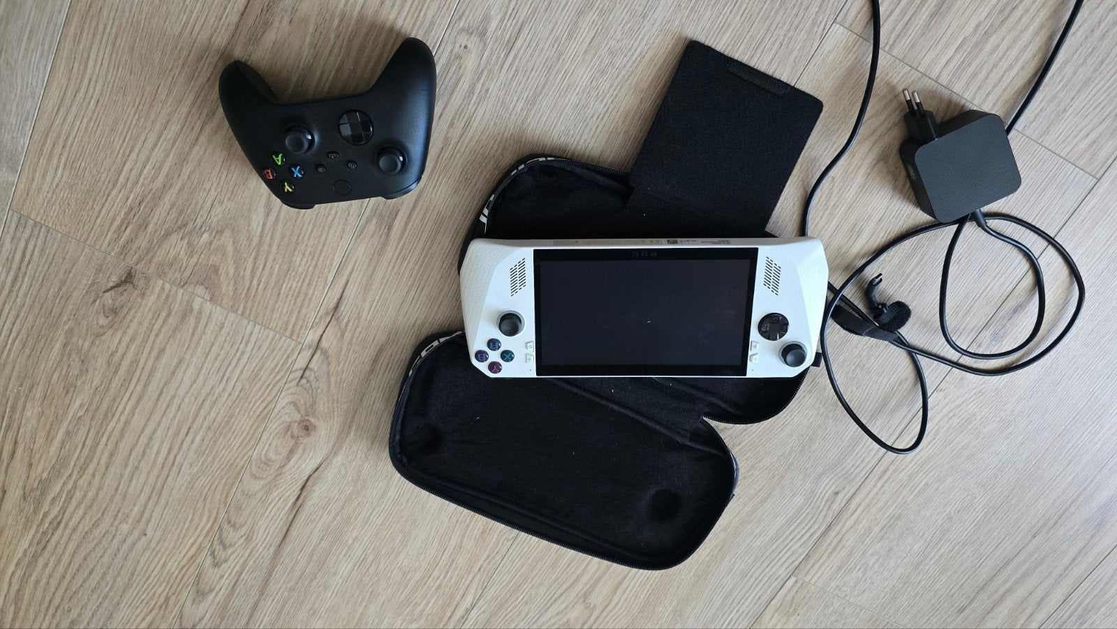 ASUS ROG Ally handheld gaming console, Spelcomputers en Games, Spelcomputers | Overige, Ophalen of Verzenden, ASUS, Zo goed als nieuw