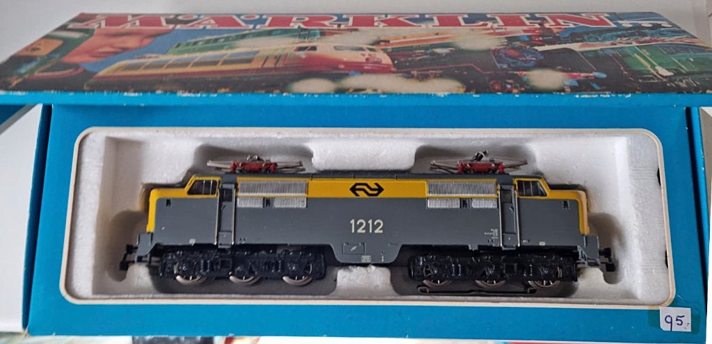 Schitterende marklin 3055 NS Locomotief 1212 nieuwstaat, Wisselstroom, Wagon, Ophalen of Verzenden, Zo goed als nieuw