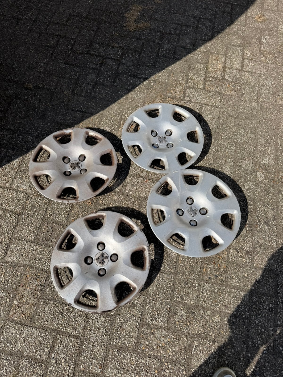 Peugeot 15 inch wieldoppen, Auto diversen, Wieldoppen, Peugeot, Ophalen of Verzenden, Zo goed als nieuw, Peugeot